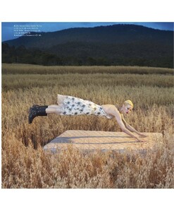 994673198_vogue-paris-2013-septembre(dragged)81.thumb.jpg.d416ecc80218f89ce0bb7c85b4368008.jpg