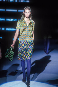 995066102_VersusbyDonatella1996WomenRTW5.thumb.jpg.d743cdc302f6de078695e1263d34ece7.jpg