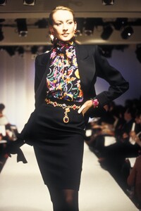 995560147_EmanuelUngaro1993WomenRTW66.thumb.jpg.b974db39e4c8ae455c5b2029cdb0e232.jpg