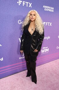 Christina_Aguilera_-_Billboard_Women_In_Music_-_Xtina_Daily_0003.jpg