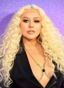 Christina_Aguilera_-_Billboard_Women_In_Music_-_Xtina_Daily_0008.jpg