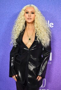 Christina_Aguilera_-_Billboard_Women_In_Music_-_Xtina_Daily_0015.jpg