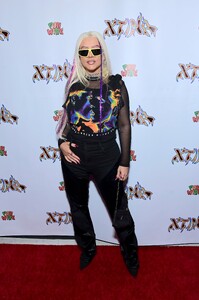 Christina_Aguilera_X_Fun_Wine_LA_Pride_Pop_Up_in_Los_Angeles_-_Xtina_Daily_005.jpg