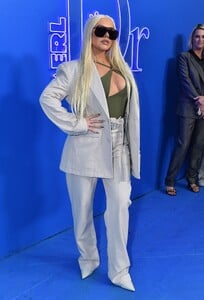 Dior_Men_s_SpringSummer_2023_Collection_-_Christina_Aguilera_-_Xtina_Daily_000008.jpg