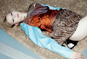Document-Journal-FW15-Prada-Julia-Nobis-by-Willy-Vanderperre-02.thumb.jpg.b434aceb4f58ef991821710433688846.jpg