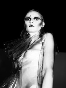 Document-Journal-FW15-Prada-Julia-Nobis-by-Willy-Vanderperre-15.thumb.jpg.d63a845a8d0ba2ebc14c027436c16fd4.jpg