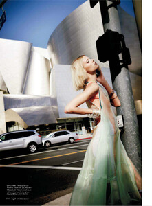 Elle-USA-March-2013-452.thumb.jpg.10f7234198b42d61128c1fa666746771.jpg