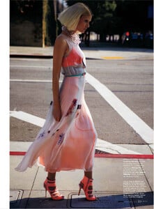 Elle-USA-March-2013-453.thumb.jpg.140a8c2405d2de5d2c986f2e415f51c6.jpg