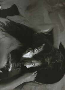 Eniko_Summerton_Vogue_Japan_June_2009_04.thumb.jpg.9c655b1bc71c8367d8967c737f245f22.jpg