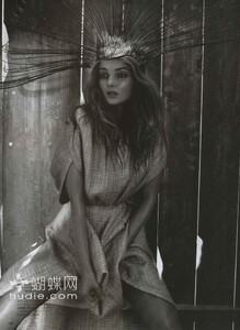 Eniko_Summerton_Vogue_Japan_June_2009_05.thumb.jpg.784d16a4ba59c0793f036d98dc3676a3.jpg
