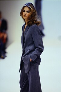 Jil-Sander-FW-92-4.thumb.jpg.75ad7b2187b26e2d8a8dbf0ce3ea157e.jpg