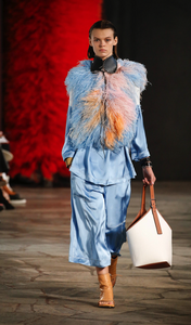 Loewe-SS19-Runway-Looks.png.b5819c76f4d3ff2e8edf9d563b1a7e94.thumb.png.e213e1c1d8eb806b6980c35ac6f8ff54.png