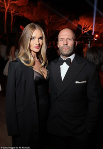 Rosie-Huntington-Whiteley-and-fiance-Jason-Statham-attend-Air-Mail-party.thumb.png.f4beead2e2524b91b700525429553ef2.png