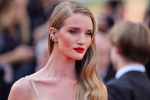 Rosie-Huntington-Whiteley-attends-the-Premiere-of-Asteroid-City-during-the-76th-Annual-Cannes-Film-Festival-in-Cannes-France-230523_7.thumb.jpg.baf7b8498d40c9413652e38d7c47d707.jpg