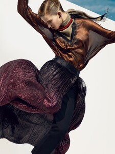 Sasha_Luss_by_Nathaniel_Goldberg_for_Vogue_China_June_2014_06.thumb.jpg.55cea0c510f7df709439013717d10ad7.jpg