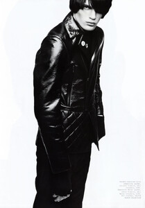 Stealth-by-Nathaniel-Goldberg-for-GQ-Style-UK-3.thumb.jpg.bfc823be2a52affa93ea5133c336f58e.jpg