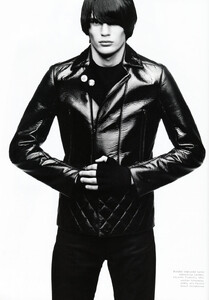 Stealth-by-Nathaniel-Goldberg-for-GQ-Style-UK-4.thumb.jpg.042efef62d0a6cc2b76d02efdca9d357.jpg