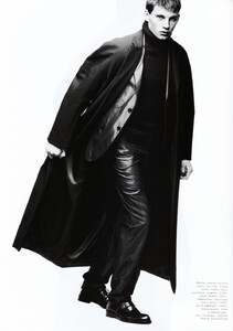 Stealth-by-Nathaniel-Goldberg-for-GQ-Style-UK-5.thumb.jpg.b8f2f68f9652e0867293909c93b4753a.jpg