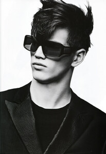 Stealth-by-Nathaniel-Goldberg-for-GQ-Style-UK-6.thumb.jpg.9e725137a9918bc2390f7421107b5409.jpg