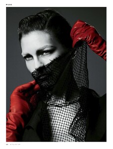 Stylist_00016.thumb.jpg.bfe4a966a1d6a7e0d072cce5afc5cb5e.jpg