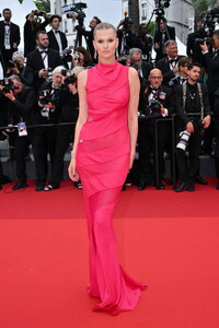 Toni-Garrn-attends-the-Premiere-of-Killers-Of-The-Flower-Moon-during-the-76th-Annual-Cannes-Film-Festival-in-Cannes-France-200523_11.jpg