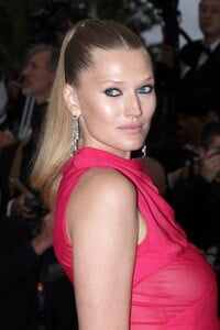 Toni-Garrn-attends-the-Premiere-of-Killers-Of-The-Flower-Moon-during-the-76th-Annual-Cannes-Film-Festival-in-Cannes-France-200523_13.jpg