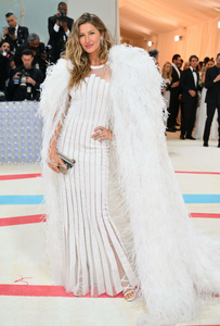 US-ENTERTAINMENT-FASHION-METGALA-CELEBRITY-MUSEUM.png