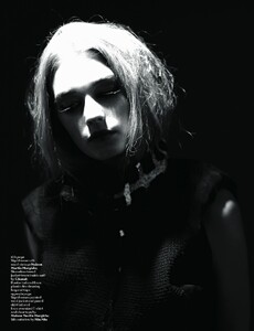 Vanderperre_AnOther_Magazine_Spring_Summer_2009_09.thumb.jpg.917b2acdab2f904e71284e26041449d1.jpg