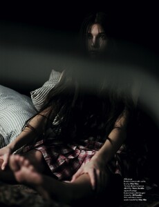 Vanderperre_AnOther_Magazine_Spring_Summer_2009_13.thumb.jpg.b82a8423857ad4f5a672ba3c8cbf2843.jpg