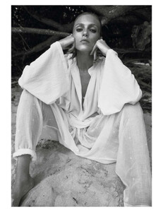 VogueParis-Avril2018-210.thumb.jpg.0ca627fb4e62a8d169af54260534bf70.jpg