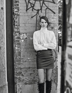 VogueSeptem2015_ebook3000-1673.thumb.jpg.5c6c12f7a567c7d283e8e8c186c668be.jpg