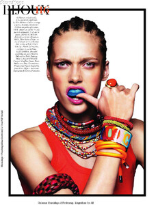 Vogue_France_2011-02-116.thumb.jpg.d9adb751fa8894d6656ff7de60269c1b.jpg