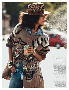 Vogue_France_2012-08-121.thumb.jpg.1c53e7bd95b2968207fb5a12a9942535.jpg