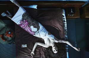 Vogue_Germany_-_Juli_2016-09.thumb.jpg.50d3ab58802a440187aaa4e4c5da253b.jpg