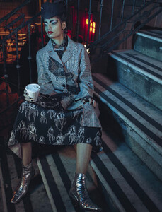 Vogue_Italia-April_2016-Bhumika_Arora-by-Emma_Summerton-03.thumb.jpg.de4abe26f5f426bcdd41ffc57d489e23.jpg