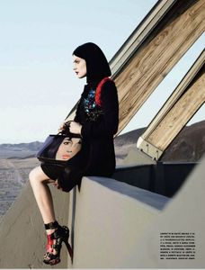 Vogue_Italia_-_Febbraio_2014-335.thumb.png.60b76ad105e421f64fba415e8d1c1b61.png