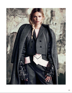 Vogue_Japan_-_September_2014-237.thumb.jpg.9d555a9584d524714a694d8dfb2020e2.jpg