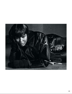 Vogue_Japan_-_September_2014-241.thumb.jpg.c337c5bd2ec1fd44ff55e30777c76477.jpg