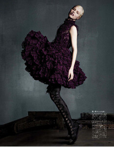 Vogue_Japan_-_September_2014-243.thumb.jpg.d4e68f34a3d16631f1ddfac34c2bca34.jpg