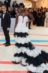 adut-akech-at-2023-met-gala-celebrating-karl-lagerfeld-a-line-of-beauty-in-new-york-05-01-2023-3.jpg