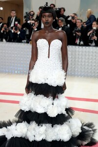 adut-akech-at-2023-met-gala-celebrating-karl-lagerfeld-a-line-of-beauty-in-new-york-05-01-2023-5.jpg