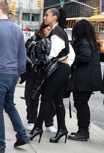 alicia-keys-arrive-at-late-show-with-stephen-colbert-in-new-york-12-08-2022-0.jpg