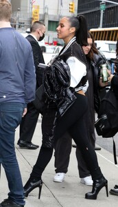 alicia-keys-arrive-at-late-show-with-stephen-colbert-in-new-york-12-08-2022-3.jpg