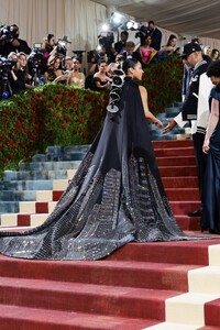 alicia-keys-at-met-gala-celebrating-in-america-an-anthology-of-fashion-in-new-york-05-02-2022-0.jpg