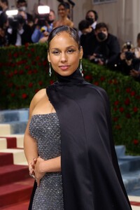 alicia-keys-at-met-gala-celebrating-in-america-an-anthology-of-fashion-in-new-york-05-02-2022-1.jpg