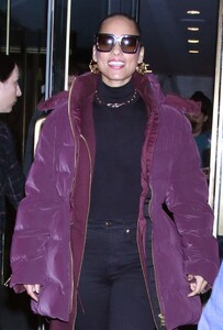 alicia-keys-at-nbc-s-today-show-in-new-york-12-06-2022-3.jpg