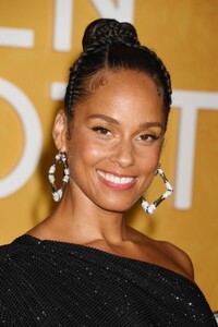 alicia-keys-at-queen-charlotte-a-bridgerton-story-premiere-in-westwood-04-26-2023-4.jpg