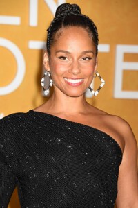 alicia-keys-at-queen-charlotte-a-bridgerton-story-premiere-in-westwood-04-26-2023-5.jpg