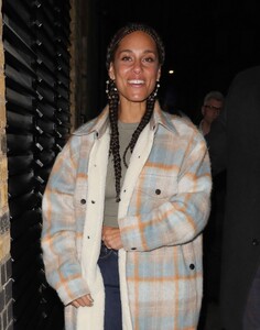 alicia-keys-at-the-chiltern-firehouse-in-london-02-21-2023-2.thumb.jpg.277247b08fd887361efea57f8f8e1b45.jpg