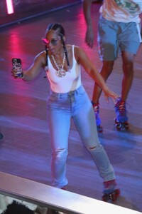 alicia-keys-skating-event-at-rockefeller-center-in-ny-08-12-2022-1.jpg